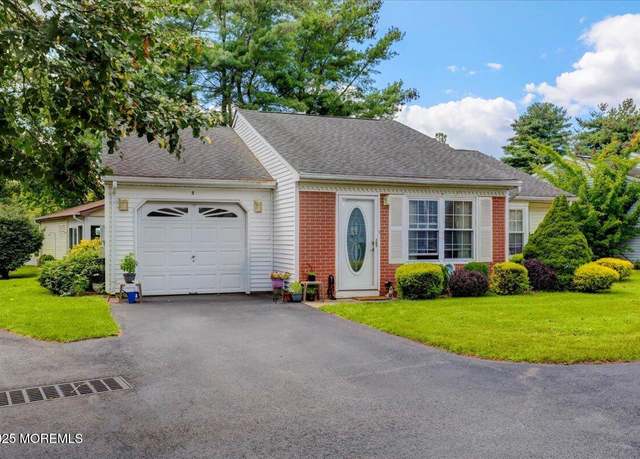 Property at 5 Jaffreyton Close, Freehold, NJ 07728, 2 beds, 2 baths