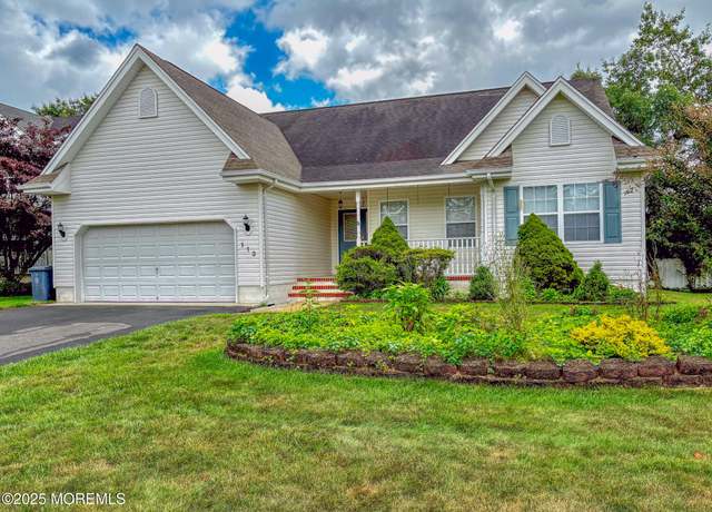 Property at 113 Compass Rd, Manahawkin, NJ 08050, 3 beds, 2.5 baths