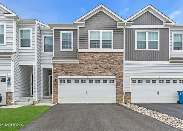 Property at 38 Mantoloking Dr, Jackson, NJ 08527, 3 beds, 3.5 baths