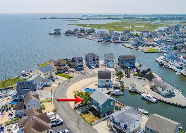 Property at 262 Evergreen Dr, Bayville, NJ 08721, 4 beds, 2 baths