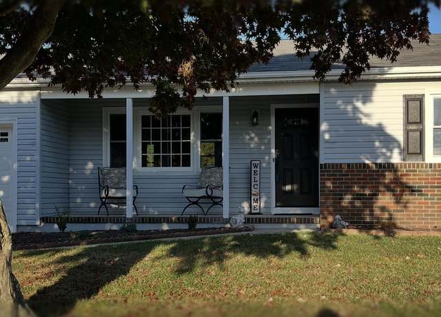 Property at 2 Hampshire Rd, Toms River, NJ 08757, 2 beds, 1 bath