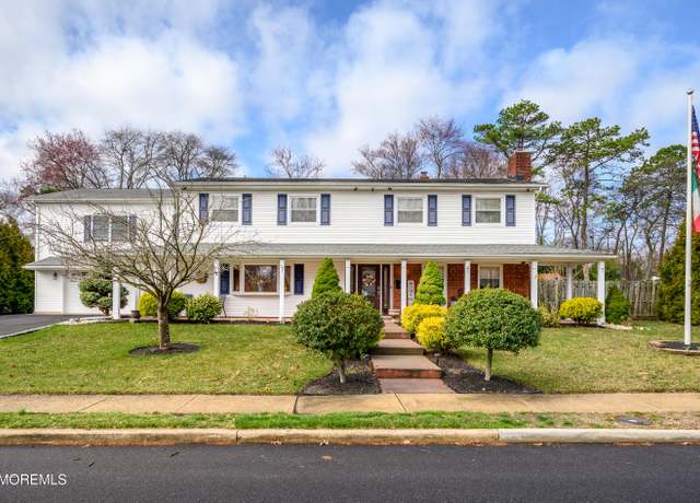 Property at 39 Old Bridge Dr, Howell, NJ 07731, 6 beds, 3.5 baths