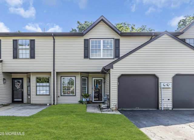 Property at 21 Seabreeze Sq, Freehold, NJ 07728, 3 beds, 1.5 baths