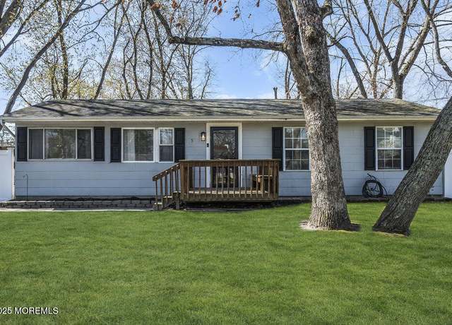Property at 5 Castle Ave, Jackson, NJ 08527, 3 beds, 1 bath