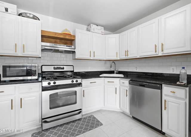 Property at 1060 Morning Glory Dr #1060, Monroe, NJ 08831, 2 beds, 2 baths