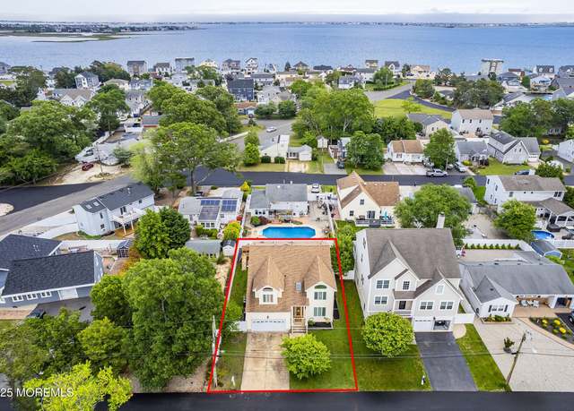 Property at 12 Woodhaven Rd, Toms River, NJ 08753, 4 beds, 3 baths