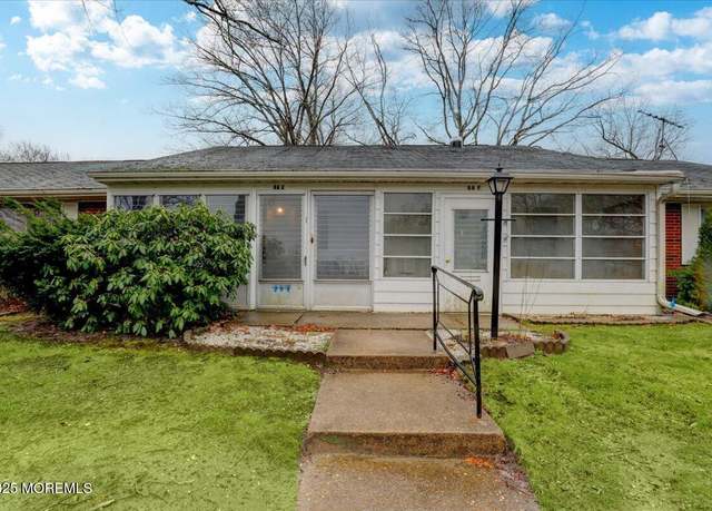 Property at 86E Dorchester Dr, Lakewood, NJ 08701, 2 beds, 1 bath
