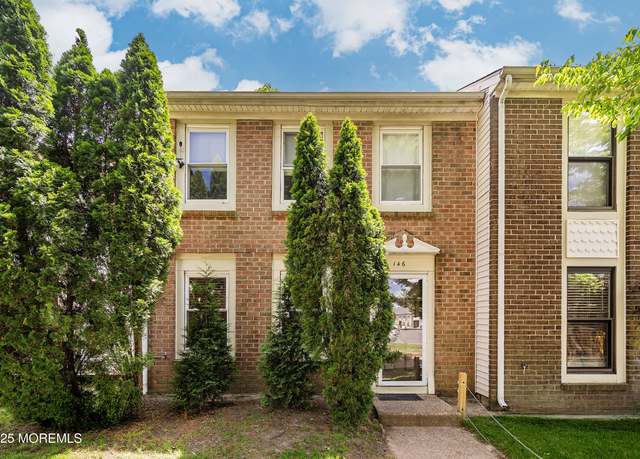 Property at 146 Stratford Pl, Lakewood, NJ 08701, 4 beds, 1.5 baths