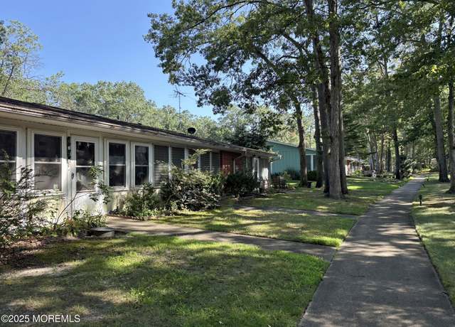 Property at 142B Farrington Ct, Lakewood, NJ 08701, 2 beds, 1 bath