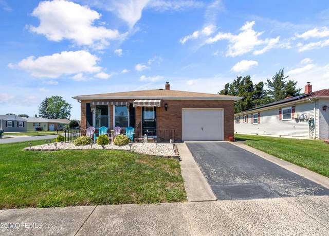 Property at 30 Maracaibo Pl, Toms River, NJ 08757, 2 beds, 2 baths