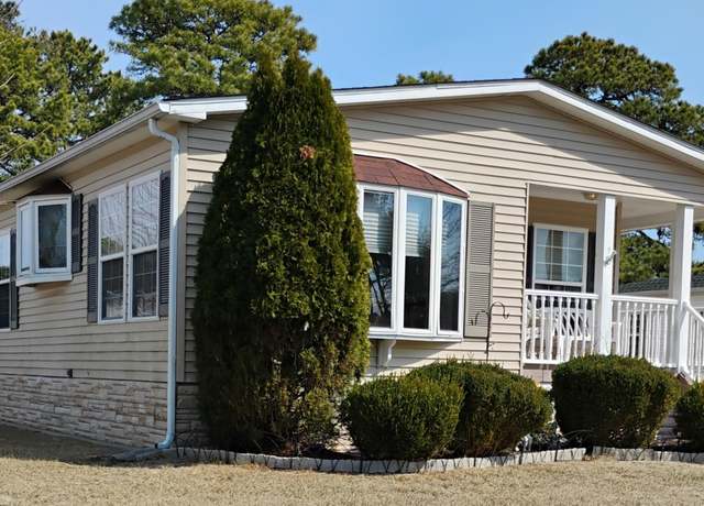 Property at 712 Evergreen Ct, Whiting, NJ 08759, 3 beds, 2 baths