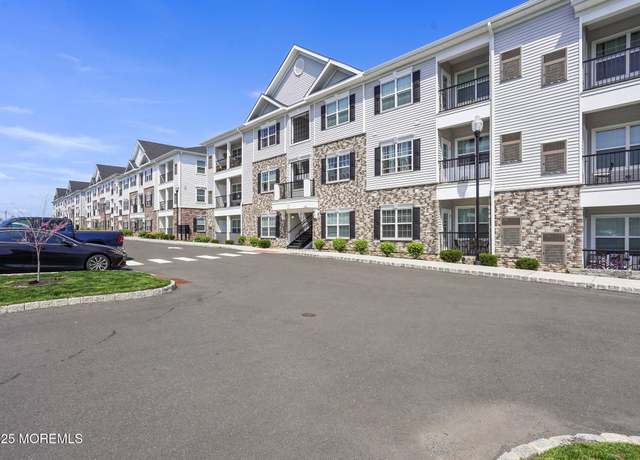 Property at 1122 Vanderbergh Blvd #1122, Monroe, NJ 08831, 2 beds, 2 baths