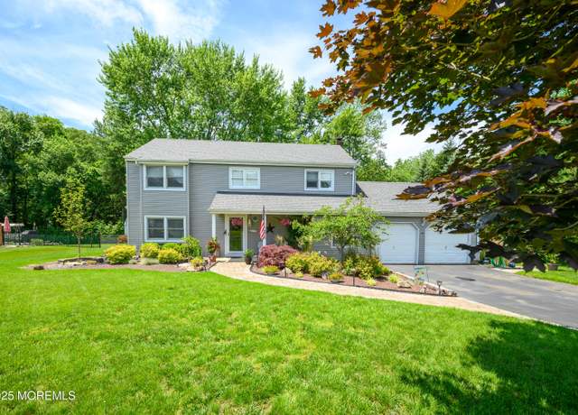Property at 5 Hampton Dr, Jackson, NJ 08527, 4 beds, 2.5 baths