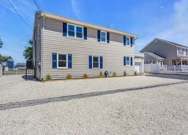 Property at 40 Green Island Rd, Toms River, NJ 08753, 7 beds, 3 baths