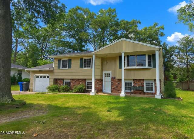 Property at 20 Woodridge Ave, Toms River, NJ 08755, 4 beds, 2 baths