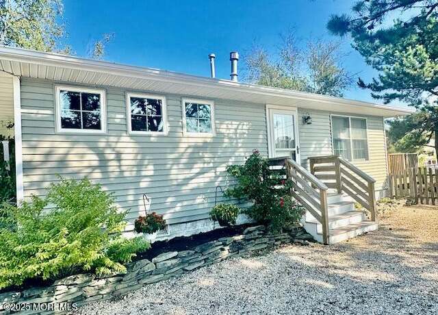Property at 14 Jonathan Dr, Manahawkin, NJ 08050, 2 beds, 1 bath