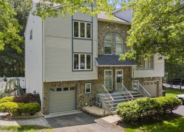 Property at 35 Lone Star Ln, Manalapan, NJ 07726, 3 beds, 2.5 baths