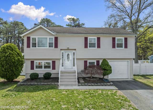 Property at 1417 Delaware Ave, Toms River, NJ 08753, 3 beds, 1.5 baths