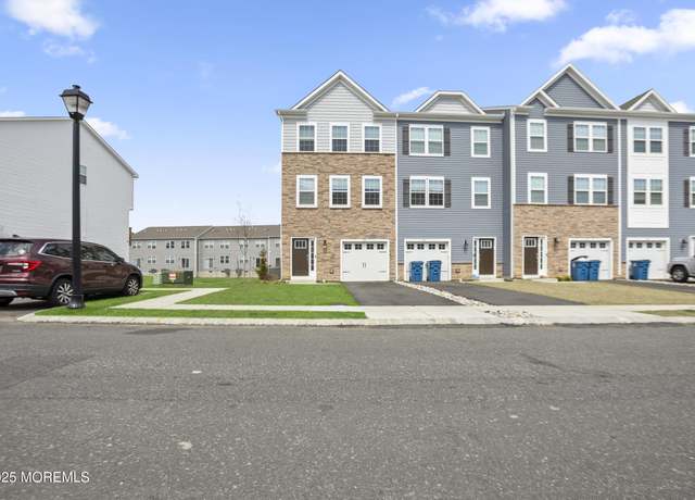 Property at 299 Mantoloking Dr, Jackson, NJ 08527, 3 beds, 3.5 baths
