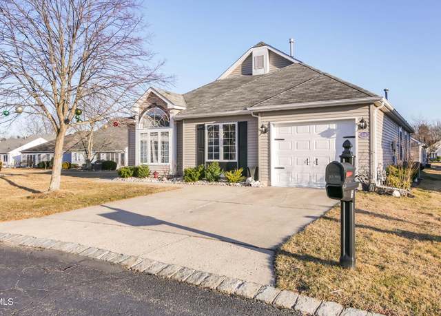 Property at 15 Manchester Ct, Jackson, NJ 08527, 2 beds, 2 baths