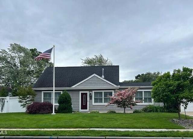 Property at 17 Hemlock St, Hazlet, NJ 07730, 4 beds, 1.5 baths
