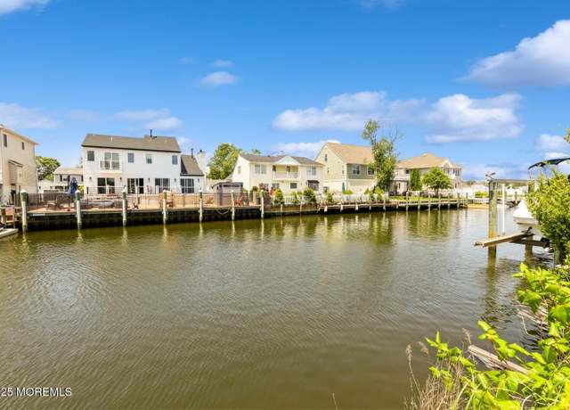 Property at 28 Commodore Dr, Brick, NJ 08723