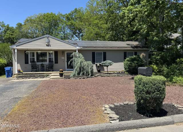 Property at 2425 Huckleberry Rd, Manchester, NJ 08759, 5 beds, 2 baths