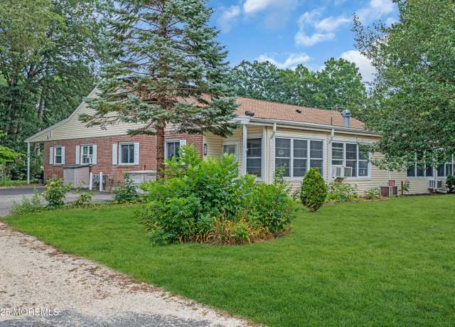 Property at 2 Elm St Unit B, Toms River, NJ 08757, 2 beds, 1 bath