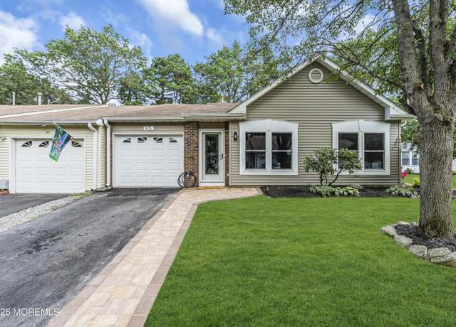 Property at 95 Chaucer Ct, Lakewood, NJ 08701, 2 beds, 2 baths