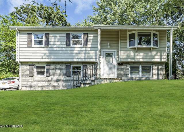 Property at 123 Susan Dr, Jackson, NJ 08527, 4 beds, 1.5 baths