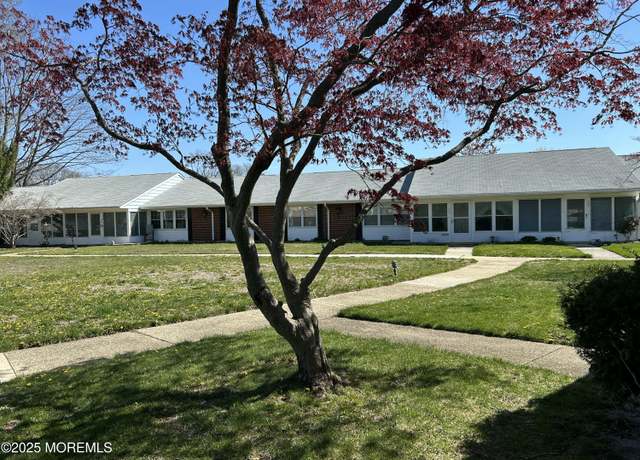 Property at 1047B Fife Ct, Lakewood, NJ 08701, 2 beds, 1 bath