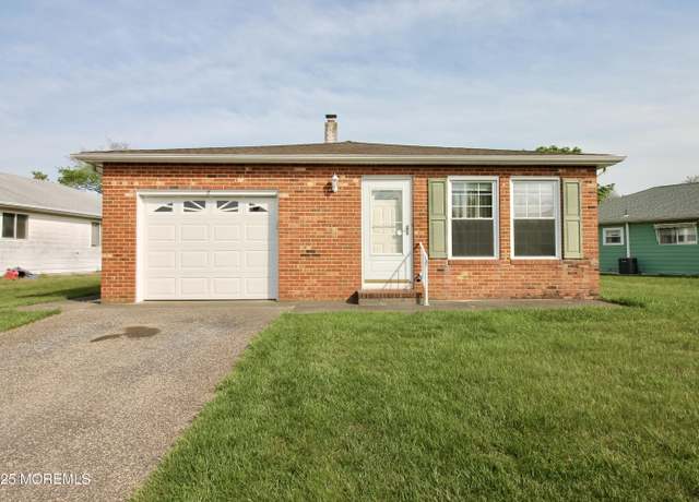 Property at 8 Newcastle Ct, Toms River, NJ 08757, 2 beds, 2 baths