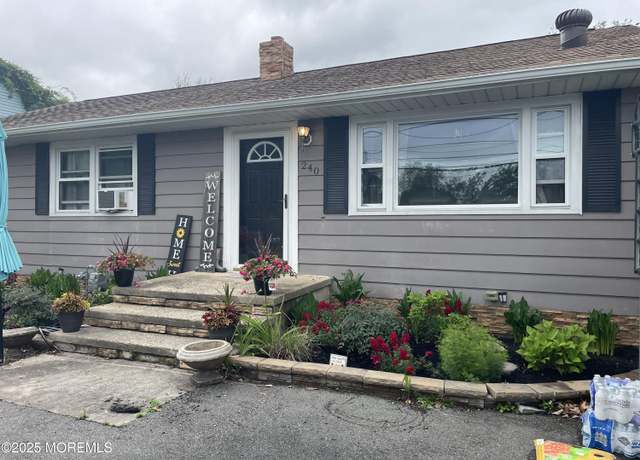 Property at 240 Arkansas Ave, Toms River, NJ 08753, 3 beds, 1 bath