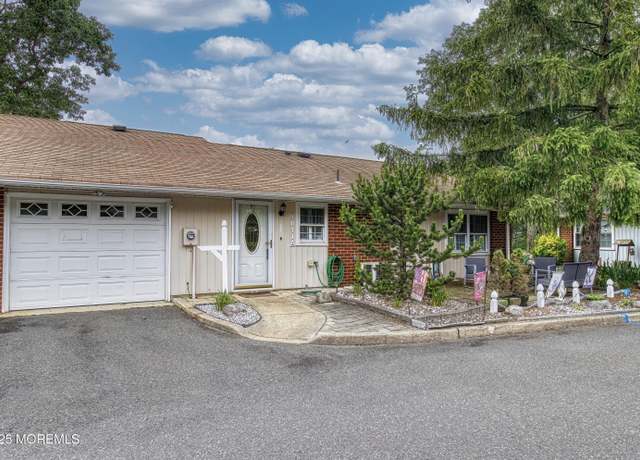 Property at 1041A Aberdeen Dr, Lakewood, NJ 08701, 2 beds, 1 bath