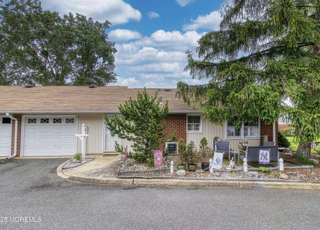 Property at 1041A Aberdeen Dr, Lakewood, NJ 08701, 2 beds, 1 bath