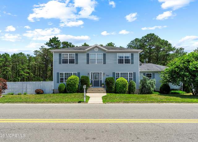 Property at 1527 Berkeley Ave, Beachwood, NJ 08722, 3 beds, 2.5 baths