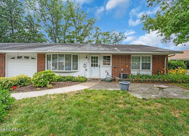 Property at 633A Huntington Dr Unit A, Lakewood, NJ 08701, 2 beds, 2 baths