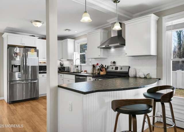 Property at 12 Meadowbrook Ave, Rumson, NJ 07760, 3 beds, 2 baths