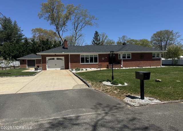Property at 426 Washington Ave, Pine Beach, NJ 08741, 3 beds, 2.5 baths