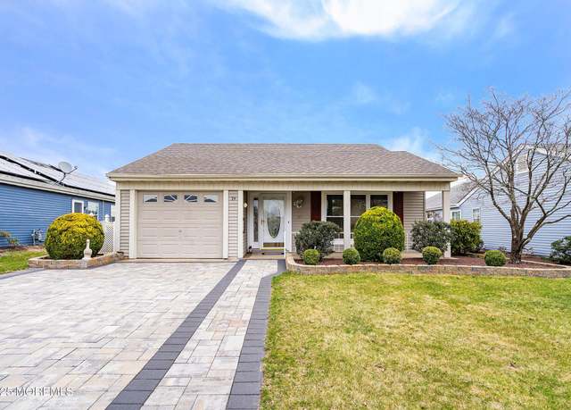 Property at 19 Blackthorn Pl, Manchester, NJ 08759, 2 beds, 2 baths