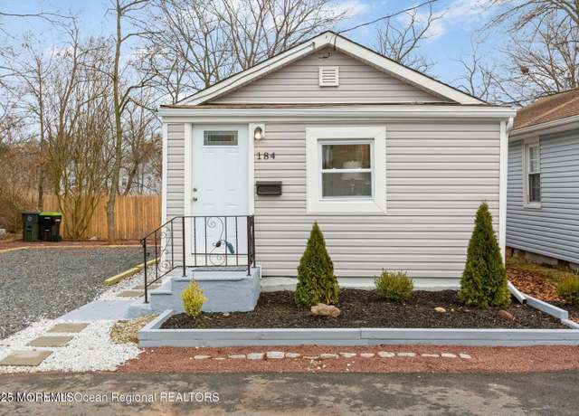 Property at 184 S Park Ave, Hazlet, NJ 07734, 2 beds, 1 bath
