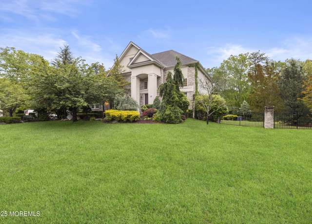 Property at 17 Meadow Run Ct, Jackson, NJ 08527, 5 beds, 2.5 baths