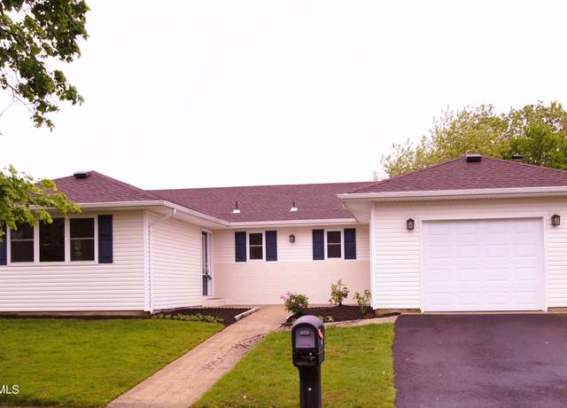 Property at 4 Hyannis St, Toms River, NJ 08757, 2 beds, 2 baths