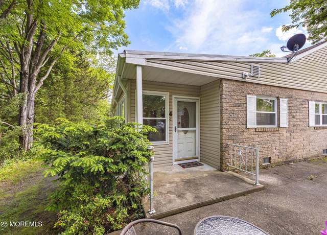 Property at 4 C Willow St, Toms River, NJ 08757, 1 bed, 1 bath