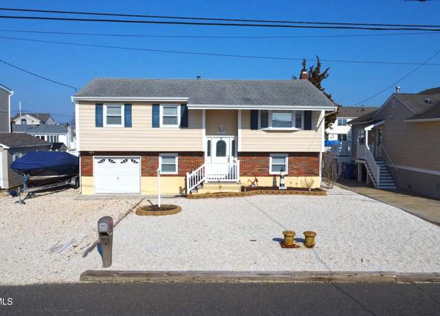 Property at 3212 Beachview Dr, Toms River, NJ 08753, 4 beds, 1.5 baths