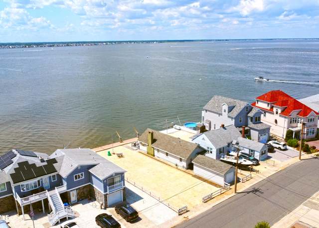 Property at 328 Sunset Dr N, Seaside Heights, NJ 08751, 3 beds, 1 bath
