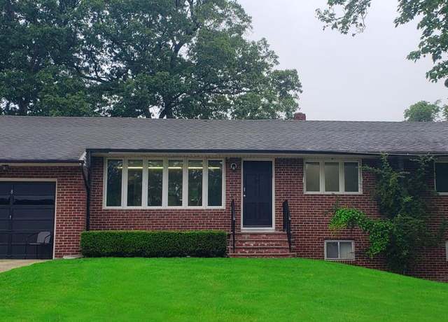 Property at 8 Metedeconk Ln, Lakewood, NJ 08701, 3 beds, 1.5 baths