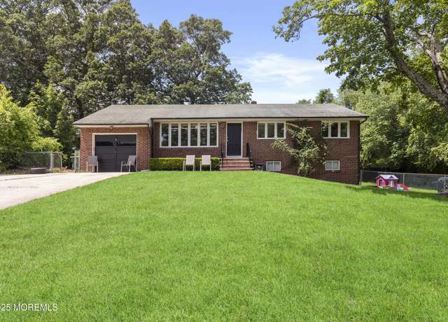 Property at 8 Metedeconk Ln, Lakewood, NJ 08701, 3 beds, 1.5 baths