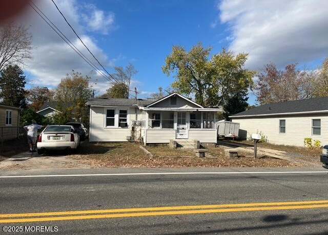 Property at 240 Beachwood Blvd, Beachwood, NJ 08722, 2 beds, 2 baths