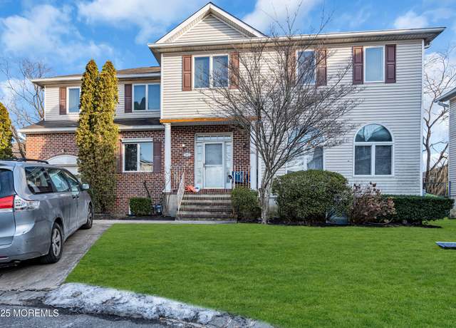 Property at 402 Twin Oaks Dr, Lakewood, NJ 08701, 5 beds, 4.5 baths